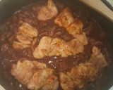 Foto del paso 6 de la receta: Pollo con tocino entreverado y salsa de vino