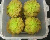 Foto langkah ke 3 dari resep Kue Semprit Pandan Keju.
