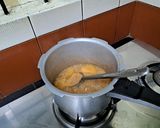 A picture of step 4 of Lilva Beans curry.