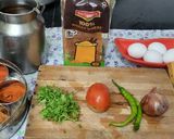 A picture of step 1 of Schezwan chutney brown Bread 🍞 tomato 🍅 onion omellete.