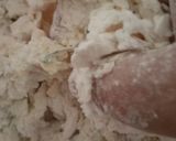 Foto langkah ke 2 dari resep Kue Bawang Seledri.