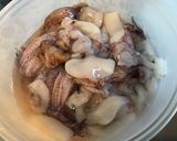 Une image de l'étape 5 de Tagliatelles noires aux têtes et pattes de calamars,échalotes,citron et persil.