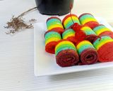 Foto langkah ke 8 dari resep Rainbow cake roll mini.