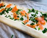 Medvehagymás, lazacos tekercs recept fázis 1 fotója