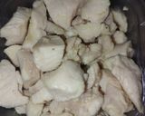 Foto langkah ke 1 dari resep Capcay Ayam & Sosis.