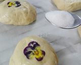 Foto del paso 7 de la receta: Bollos con violetas
