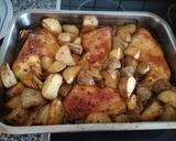 Foto del paso 3 de la receta Muslos de pollo al horno con patatas