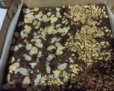 Foto langkah ke 4 dari resep Fudgy Brownis loyang sekat.