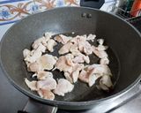 Foto langkah ke 2 dari resep Mi goreng ayam.