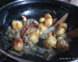 A picture of step 3 of Aloo chutney pulav.