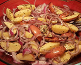 Foto del paso 10 de la receta: Patatas orgánicas al horno con cebolla roja y pinchos morunos