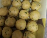 A picture of step 2 of Potato cheese balls.