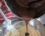 Foto del passaggio 6 della ricetta Torta al cioccolato (al latte) semplicissima
