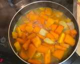 Foto del paso 2 de la receta: Crema de calabaza con zanahoria👩🏼‍🍳