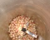 A picture of step 2 of Pomegranate Juice.