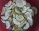 Foto langkah ke 1 dari resep Tumis Bonteng / Timun & Telur.