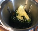 Foto del paso 2 de la receta: Cocina para las Fiestas: Tarta de espinacas y queso navideña