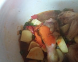 Foto del paso 4 de la receta: Pollo guisado con reducción de salsa