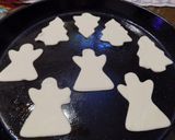Foto del paso 2 de la receta: Formitas Navideñas con disco de masa de hojaldre