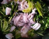 Foto langkah ke 4 dari resep Cumi cabai hijau.
