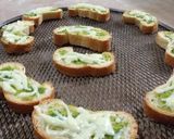 Foto del paso 4 de la receta: Pan con mantequilla de ajo y queso mozzarella