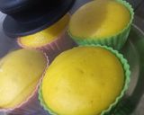A picture of step 5 of Mango rose cup cakes.