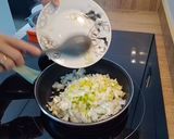Foto del paso 2 de la receta Tortilla de coliflor y bacalao con alioli de ajo negro
