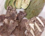 Foto del paso 1 de la receta: Peinesillo a la plancha con nopales y calabacitas asadas