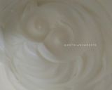 Foto langkah ke 2 dari resep Hokkaido Chiffon Cupcake.