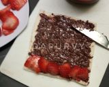 Foto langkah ke 4 dari resep ROTI TAWAR GULUNG Coklat Strawberry.