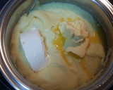 Foto del paso 1 de la receta: Crema de patatas con queso y almendras crocanti