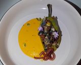 Foto del paso 7 de la receta: Chile de agua relleno de huitlacoche con espejo de crema de pimiento y gusanito de maguey