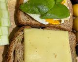 صورة لخطوة 3 من وصفة ساندويتش البيض مع الشيدر والأفوكادو 🥪🍳🥑🍒🥒