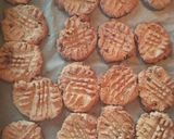 A picture of step 5 of Easy peanut butter cookies.