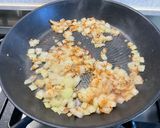 Une image de l'étape 4 de Gratin de macaronis au lard, courgettes et roquefort.