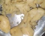 A picture of step 2 of Aloo paratha.