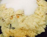 A picture of step 3 of Suji /raha halwa.