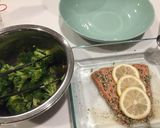 Foto langkah ke 5 dari resep Lemon Garlic Baked Salmon with roasted broccoli.
