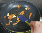 Foto del paso 2 de la receta: Bacalao en salsa de gambas