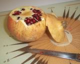 Foto del paso 2 de la receta: Como pelar o desgranar una granada