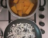 Foto del paso 3 de la receta: Tortellini de queso con salsa de calabaza 🎃