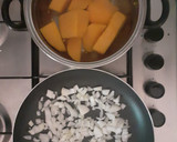 Foto del paso 3 de la receta: Tortellini de queso con salsa de calabaza 🎃