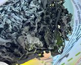 A picture of step 1 of Wakame Seaweed Dumpling Soup.