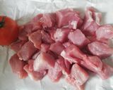 Foto del paso 1 de la receta: Patatas con carne en salsa con picada de frutos secos