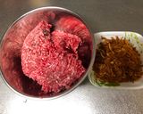 A picture of step 1 of Cheese Hamburg Steak.