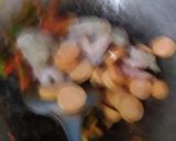 Foto langkah ke 2 dari resep Udang Sosis Saus Paprika.