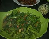 Foto langkah ke 3 dari resep Cah kangkung tauco.