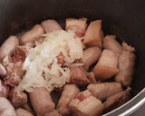 Foto del paso 5 de la receta: Fideos a la Cazuela con Costillón, Panceta, Salchichas y Huevo Duro