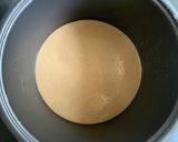A picture of step 5 of Rice Cooker Banana Upside-down Cake.
