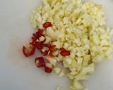 Hình bước làm 1 của món Vây cá hồi chiên nước mắm